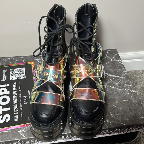 Demonia Damned-116 Magic Mirror Platform Boots. - Picture 4 of 4